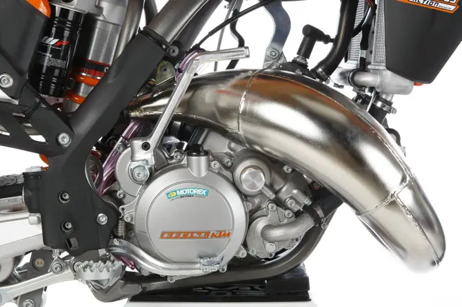 MXA TWO-STROKE SHOOTOUT！ 2013 KTM125SXと2013​​150KTMXNUMXSXの比較